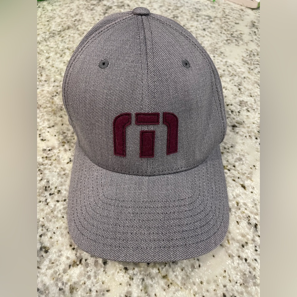 Flex flex Travis Matthew's hat